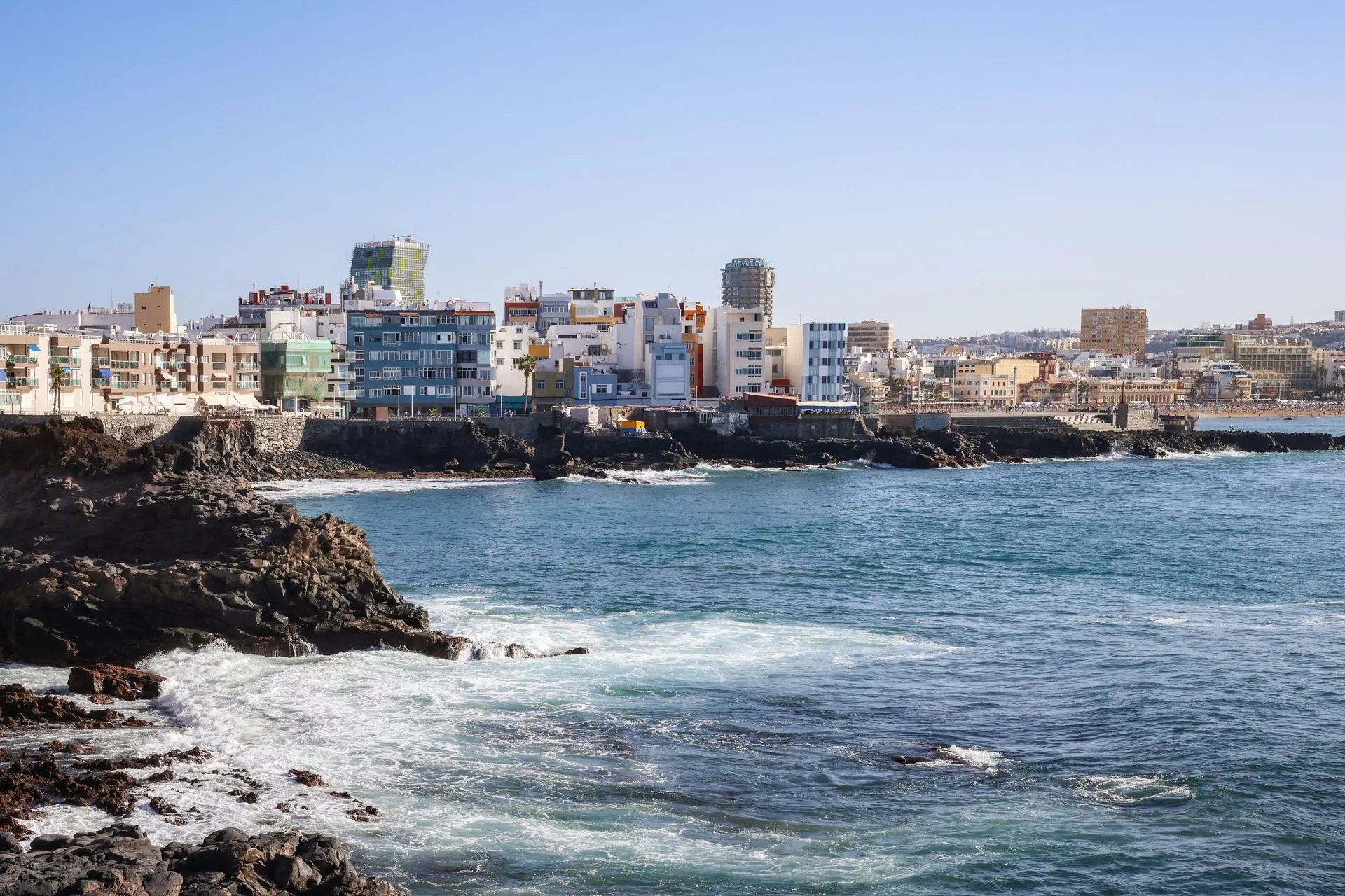 Vista de la playa de Las Canteras y el skyline de Las Palmas de Gran Canaria